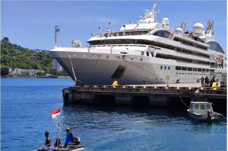 Gunakan Kapal Pesiar Berbendera Perancis, 201 Wisatawan Tiba di Jayapura