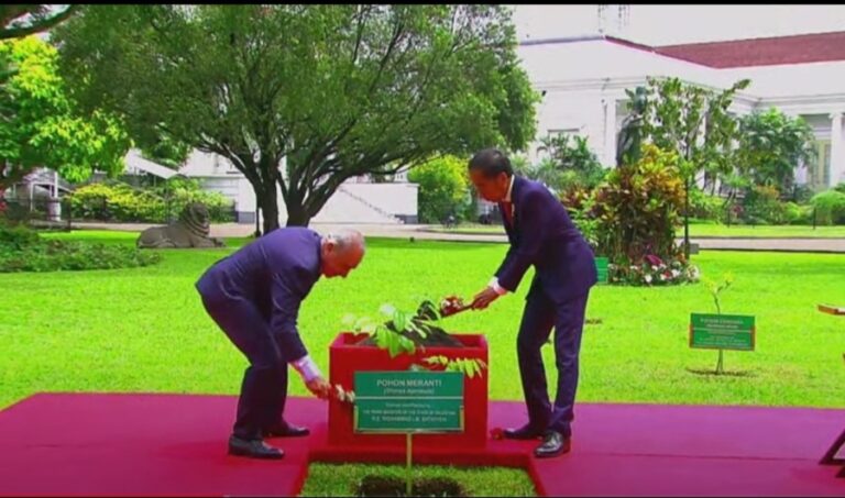 Perdana Menteri Palestina Tanam Pohon Meranti di Istana Bogor