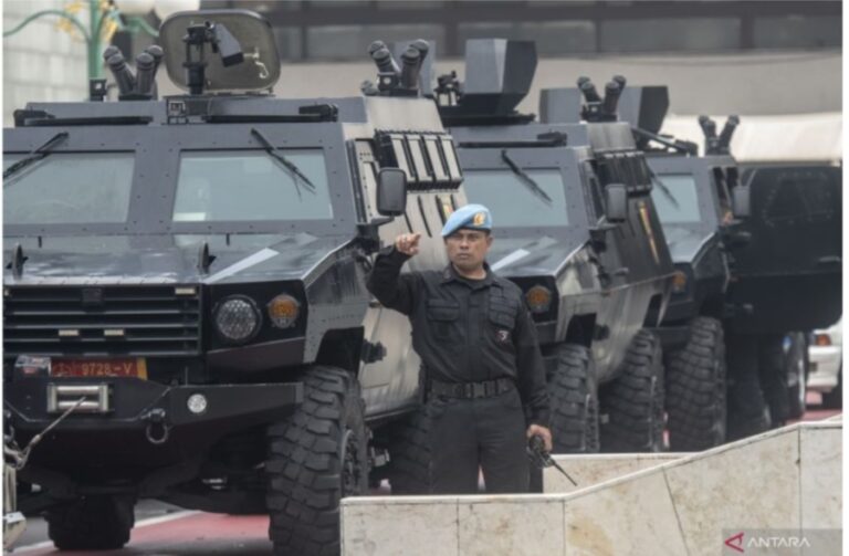 Terobos Istana Sambil Todongkan Pistol, Perempuan Diamankan Polisi