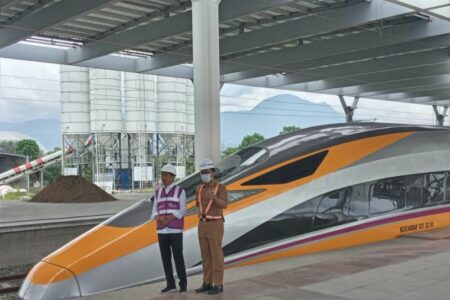 Realisasi Capai 88,8 Persen, Jokowi: Proyek Kereta Cepat Jakarta Bandung Bagian dari Konektivitas Antarnegara