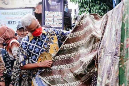 Ganjar Dorong Pengembangan Kampung Wisata Batik Kauman