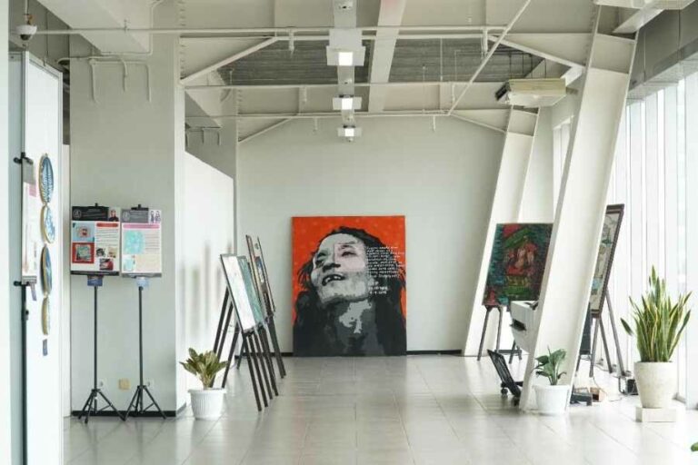 Kolaborasi Bareng 4 Kampus, UK Petra Surabaya Gelar Pameran Seni Desain