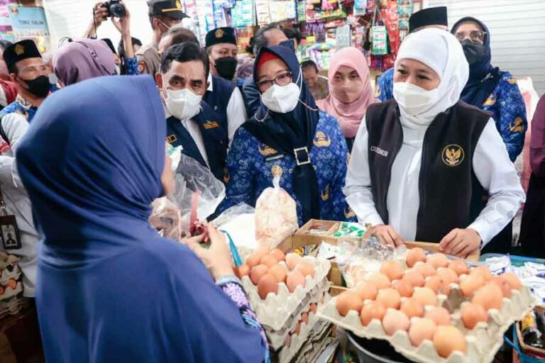 Harga Telur dan Beras Naik di Gresik, Khofifah Minta Pemkab Jaga Daya Beli Masyarakat