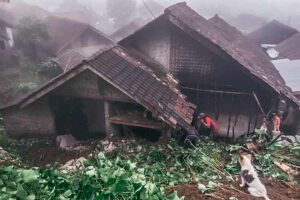 Belasan Warga Masih Tempati Rumah di Kawasan Rawan Longsor
