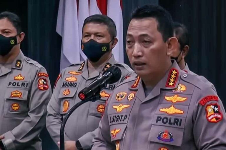 Kronologi Tragedi Kanjuruhan, Mulai dari Penonton Turun ke Lapangan hingga Ada Besi Melintang di Pintu Keluar