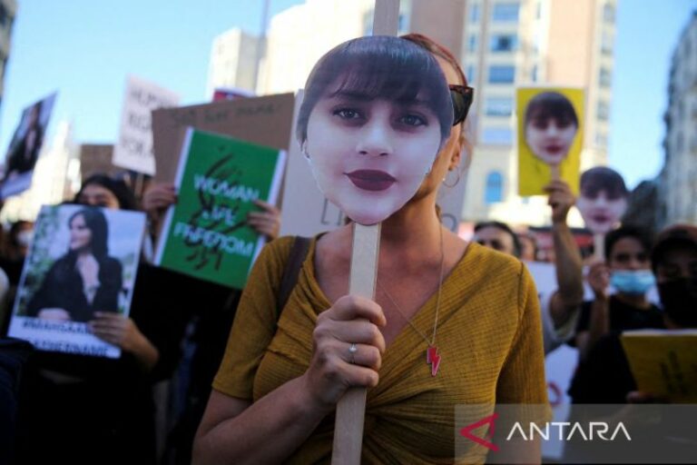 Dianggap Beresiko Alami Sewenang-wenang, Prancis Desak Semua Warganya Tinggalkan Iran