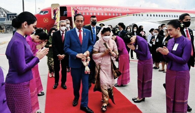 Jokowi Hadiri Rangkaian Kegiatan di Bangkok Termasuk Lakukan Pertemuan dengan Putra Mahkota Arab Saudi, Mohammed bin Salman