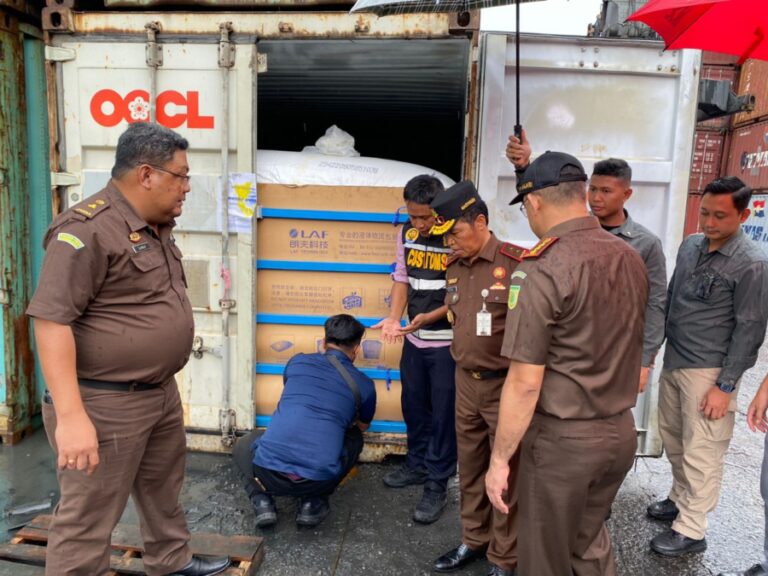 Operasi Intelejen, Kajati Kalbar Cegah Pengiriman Ekspor 14 Kontainer CPO