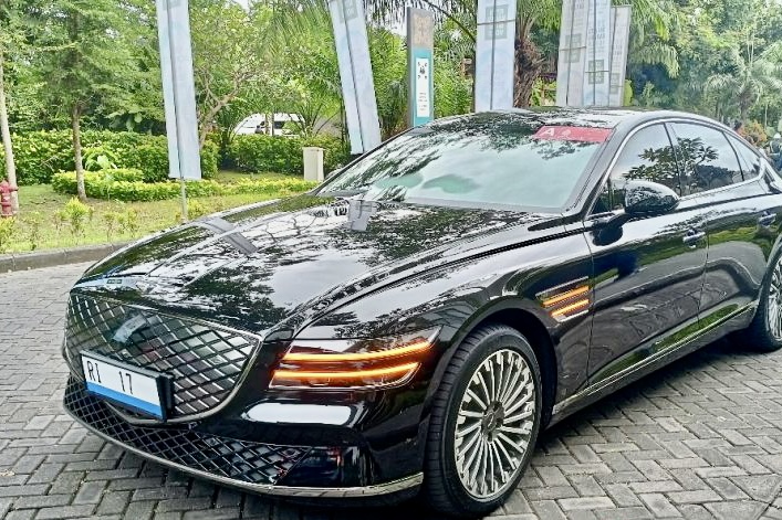 Jajal Mobil Listrik di KTT G20, Menkominfo: Rasanya Nyaman