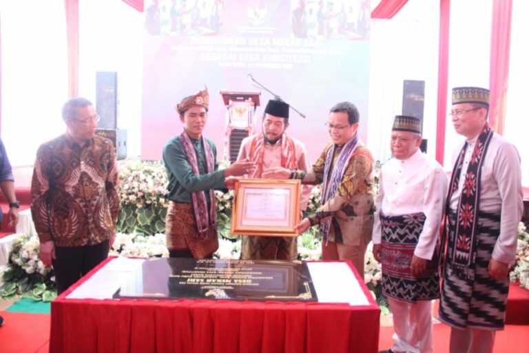 Pertama di Pulau Kalimantan, MK Kukuhkan Desa Mekarsari Sebagai Desa Konstitusi