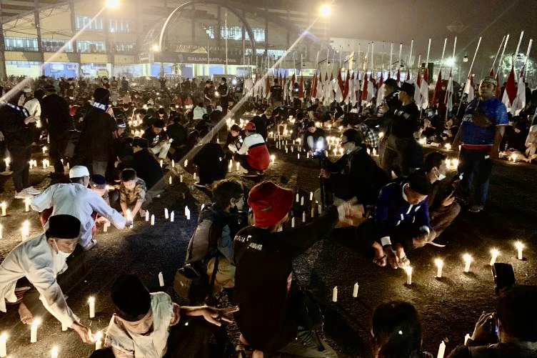 Peringati 40 Hari Korban Tragedi Kanjuruhan, Ribuan Aremania Doa Bersama