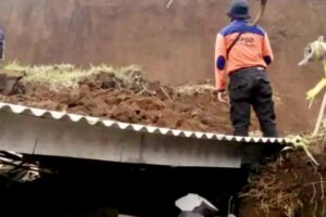 Lereng Gunung Bromo Longsor, 4 Rumah Warga Suku Tengger Rusak