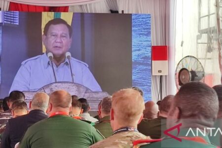 Peningkatan Penggunaan Produk Dalam Negeri, Menhan Kukuhkan KRI dr Wahidin Sudirohusodo di Dermaga Koarmada RI