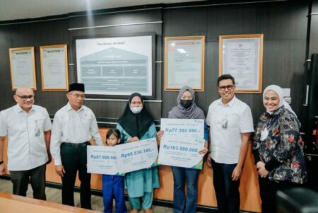 Menko PMK Tinjau Kawasan Industri Padat Karya Mencari Solusi Cegah Keluarga Miskin Baru