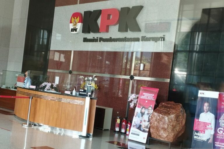Penyidik KPK Periksa Kabiro Hukum Pemprov Jatim Terkait Aturan Dana Hibah