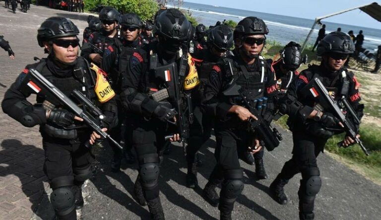 Kenakan Setelan Batik Hingga Berlaku Sopan dan Tegas Menjadi Strategi Khusus Anggota Polri Amankan KTT G20