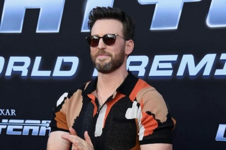 Versi Majalah People Nobatkan Chris Evans Sebagai Pria Terseksi 2022