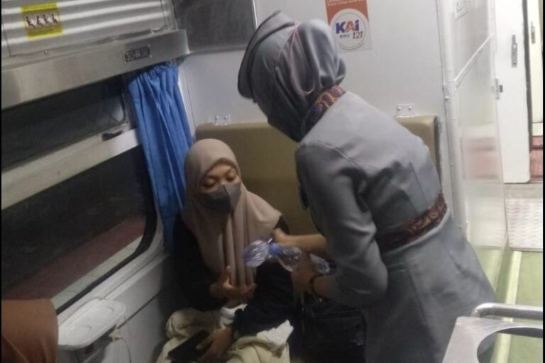 Pihak KAI Meminta Maaf Akibat Terganggunya Perjalanan Lintas Mrawan-Kalibaru Karena Banjir