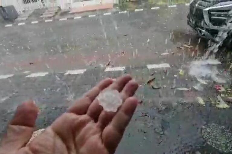 BMKG Ingatkan Sebagian Besar Daerah akan Hujan Disertai Kilat dan Angin Kencang