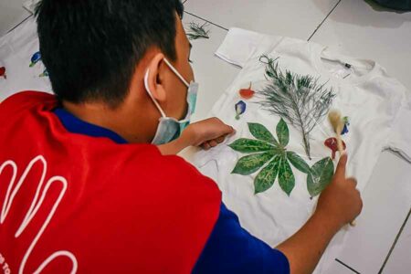 Kenalkan Tradisi Batik, Mahasiswa Universitas Ciputra Ajak Anak lebih Kreatif dan Cinta Lingkungan