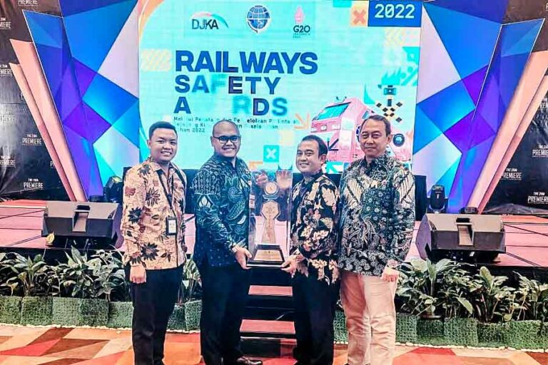 Jaga Kelengkapan Perlintasan Sebidang KA, Jateng Juara Pertama Railway Safety Awards 2022
