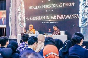 Gubernur Khofifah Bahas Pentingnya Semangat Kebhinekaan di Studium Generale Seri 4 Ubaya