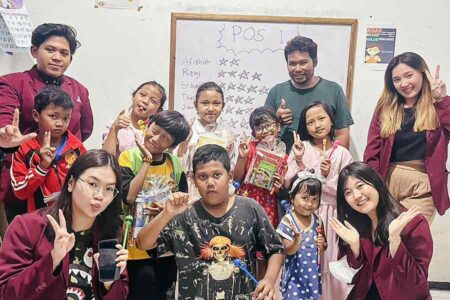 Kenalkan Bahasa Inggris pada Anak, Ini Metode Pembelajaran yang Digunakan Mahasiswa Universitas Ciputra