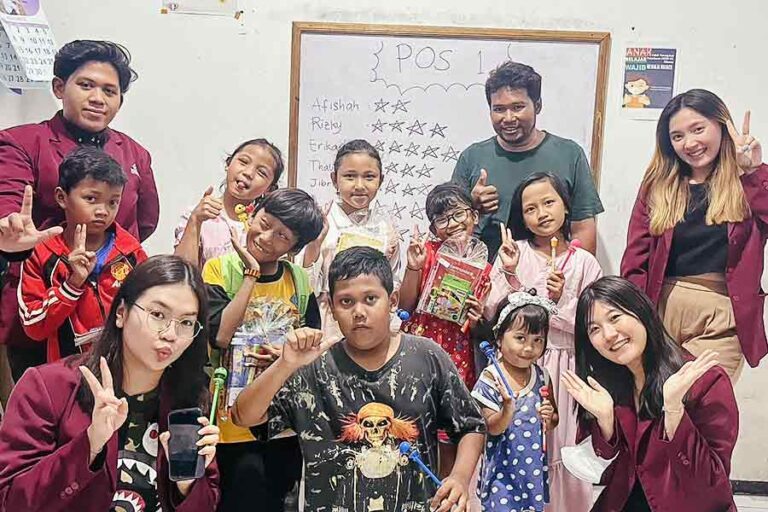 Kenalkan Bahasa Inggris pada Anak, Ini Metode Pembelajaran yang Digunakan Mahasiswa Universitas Ciputra