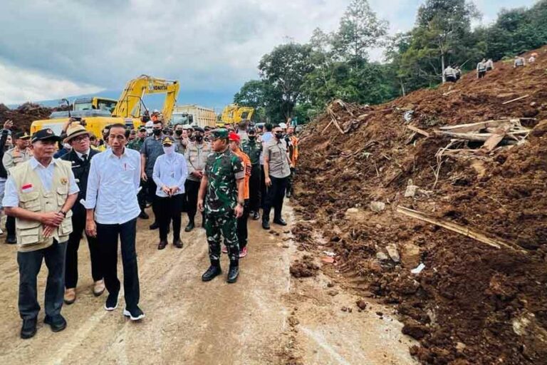 Gempa Cianjur Rusak 368 Sekolah dan 144 Tempat Ibadah