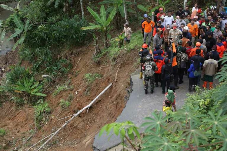 Jalan Alternatif Banyumas-Brebes Putus, Ganjar Siapkan Desain Jalur Alternatif