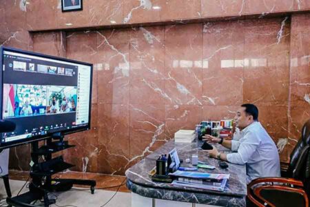 Wali Kota Surabaya Pantau Kinerja Pelayanan Publik Lewat CCTV Wali Kota Surabaya Eri Cahyadi