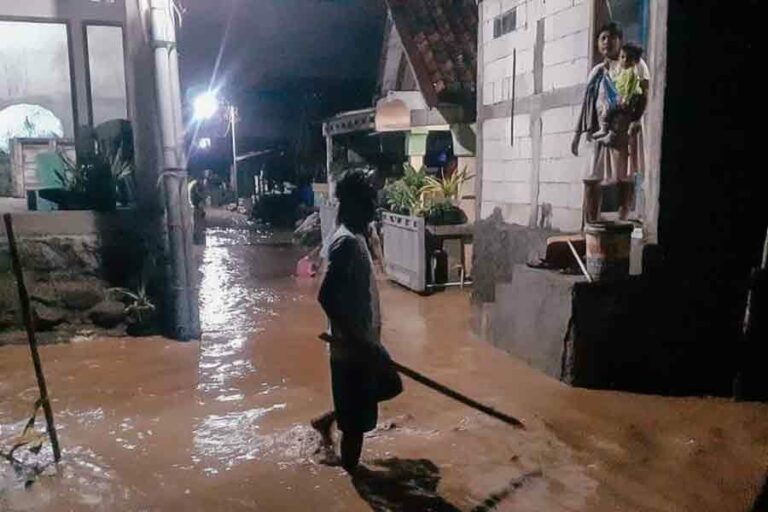 Hujan Sejak Sore di Kota Semarang, Empat RT Terendam Banjir
