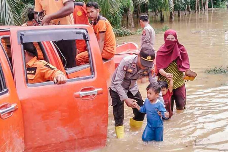 Banjir di Aceh Tamiang, Polda Aceh Evakuasi Warga dan Dirikan Posko Pengungsian