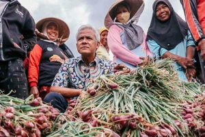 Kondisi Lahan Mulai Rusak, Ganjar Ajak Petani Bawang Brebes Beralih ke Organik