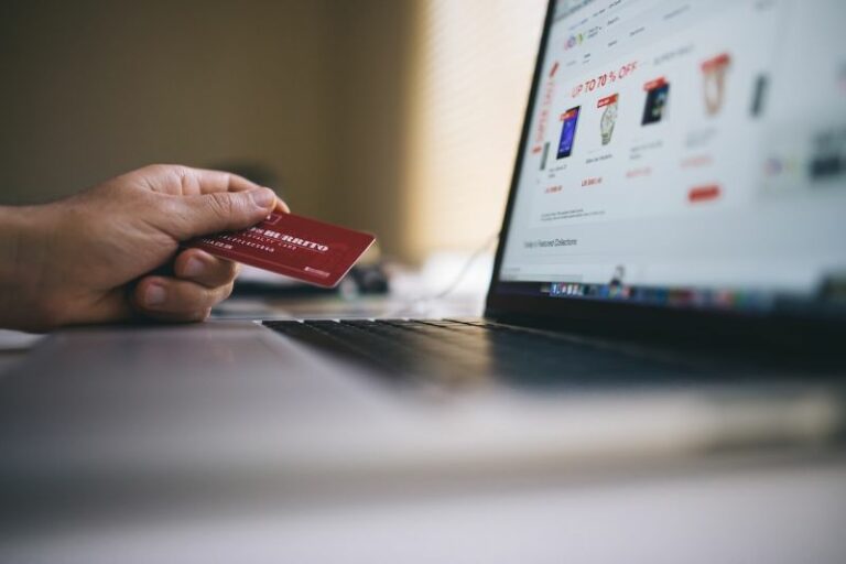 Pengguna Layanan Literasi Keuangan Digital Perempuan Rentan akan Resiko Kejahatan