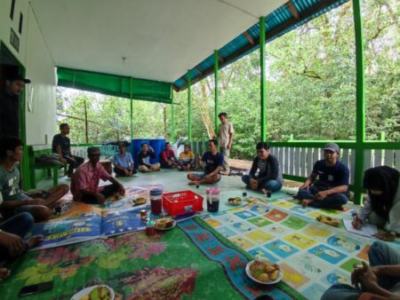 Bantuan Alat Budidaya Perikanan Tingkatkan Perekonomian Masyarakat di Desa Sungai Nibung