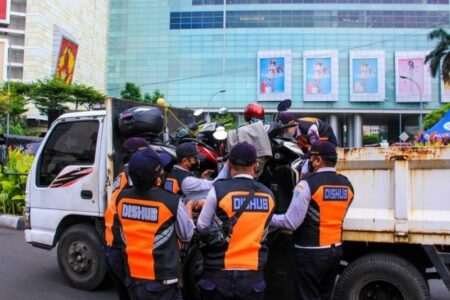 Tindak Parkir Liar Pemprov DKI Beri Waktu 15 menit
