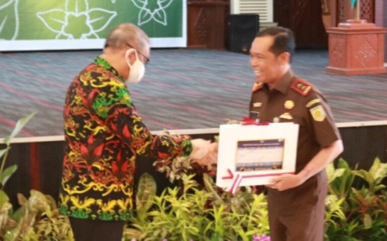 Raih Piagam Penghargaan Dari DJPb Atas Perestasinya, Kejati Kalbar: Kerja Keras Pengelolaan Kegiatan