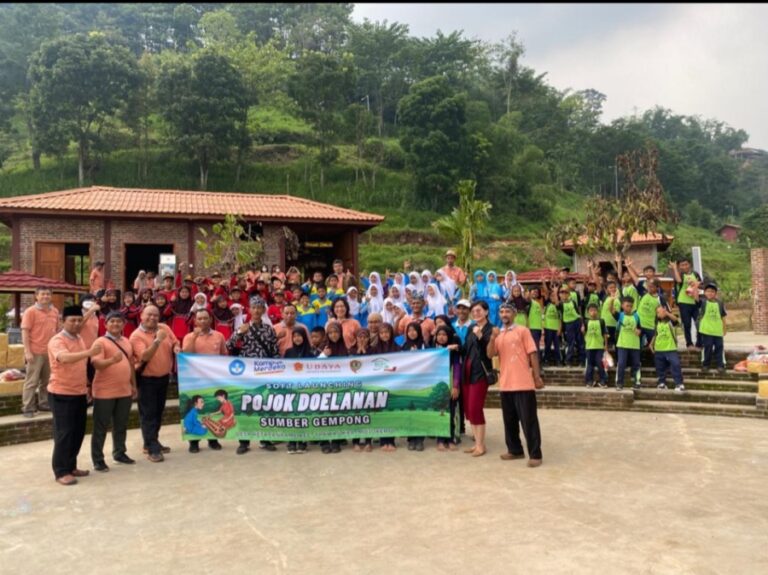 Kembangkan Potensi Desa, Ubaya Luncurkan Pojok Doelanan di Desa Ketapanrame, Mojokerto