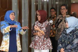 Gubernur Jatim, Beri Komitmen Perlindungan Bagi keluarga PMI di Malaysia
