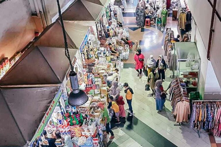 Libur Natal dan Tahun Baru, Pengunjung Pasar Tanah Abang Naik hingga 25 Persen
