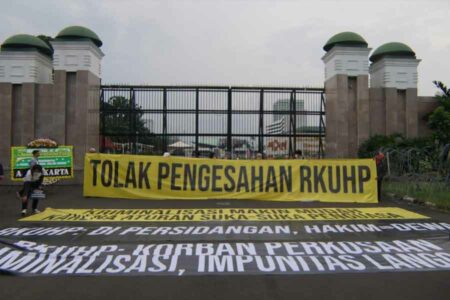 Bakal Disahkan Besok, Masyarakat Sipil Tolak Pengesahan RKUHP Bermasalah