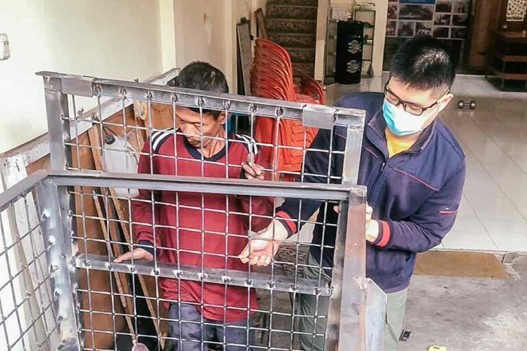 Agar Kotoran tak Menumpuk, Mahasiswa Universitas Ciputra buat Gerobak untuk Angkut Sampah Warga