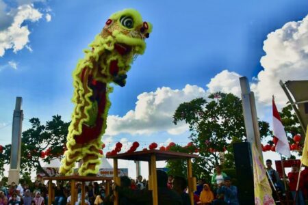 Rayakan Imlek, Taman Impian Ancol Gelar Atraksi Barongsai Bawah Air