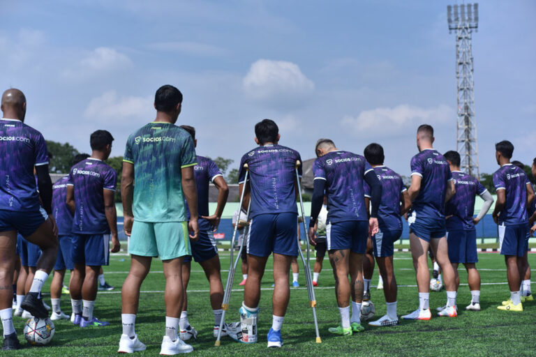 Latihan Perdana Persib, Lihatlah Zalnando Memulai Cerita Baru dengan Tongkat, ada David da Silva, Reky Rahayu dan Kesayangan Luis Milla Febri Hariyadi