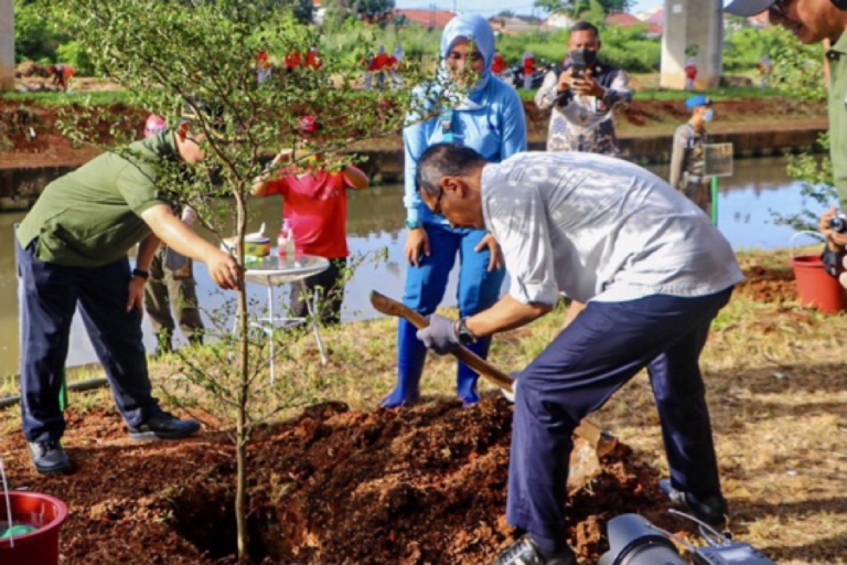 Jumat Menanam, Pemprov DKI Jakarta Tanam 11.950 Pohon di Jl Laksamana Malahayati