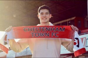 Dipinjamkan Lagi, Elkan Baggott Pindah ke Cheltenham Town