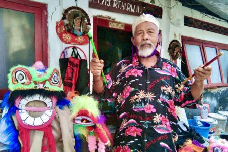 Berdiri Sejak 1995, Pak Pong Aktif Rakit Barongsai Hingga Sekarang