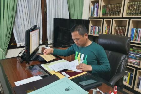 Bupati Lumajang Kaget Dapat Surat Tilang, Ternyata Motornya Dipakai Orang Lain Tanpa Helm Bupati Lumajang Thoriqul Haq