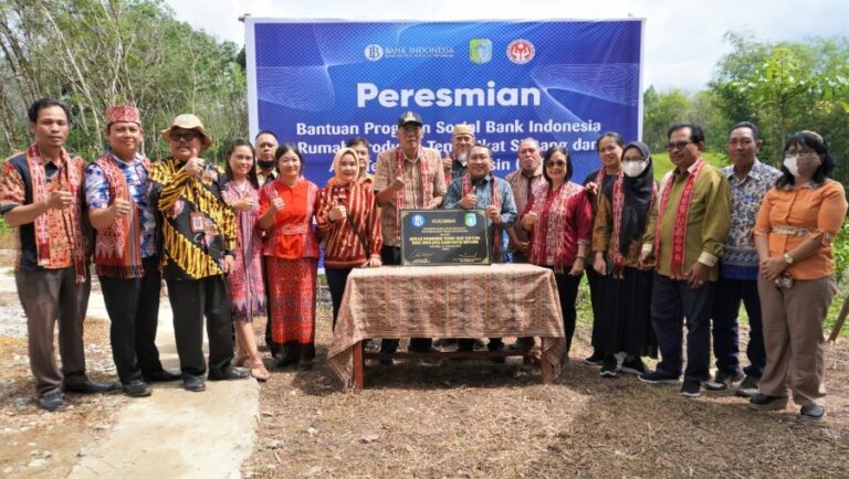 Dorong Tenun Ikat Jadi Seragam ASN